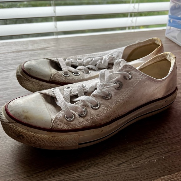 Chuck Taylor All Star Classic UNISEX LOW TOP SHOE White Womens 8/Men’s 6 - Picture 3 of 4